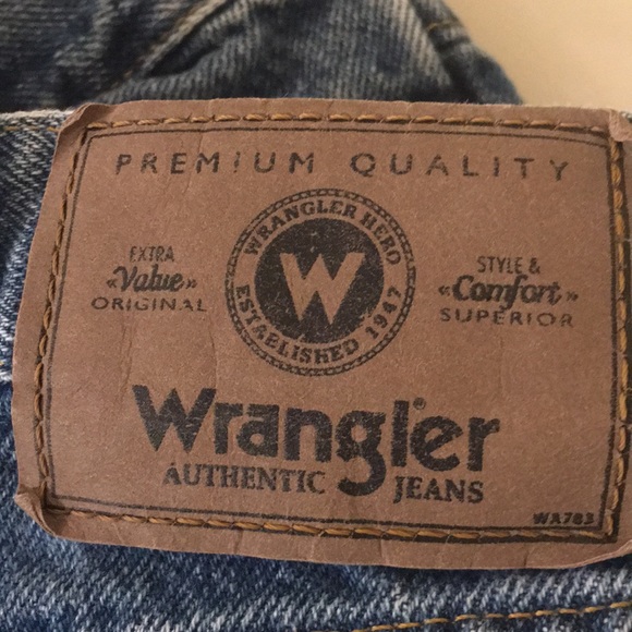 Men’s Wrangler Authentic Jeans, size 38 X 30 - Picture 2 of 7